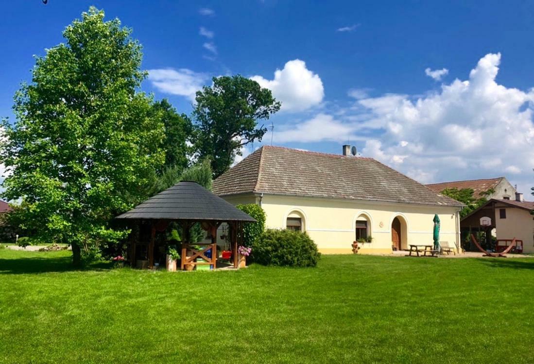 Apartmanove Ubytovanie Pod Dubom Polny Kesov 외부 사진